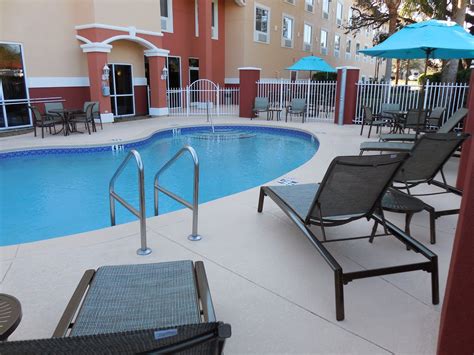 COMFORT SUITES THE VILLAGES .